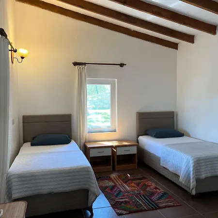 Casa de Férias Karaincirevleri Muestakil Tas Ev