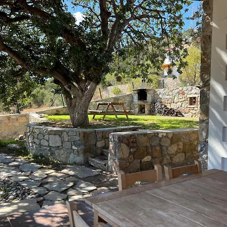 Casa de Férias Karaincirevleri Muestakil Tas Ev