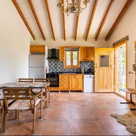 Karaincirevleri Muestakil Tas Ev Casa de Férias