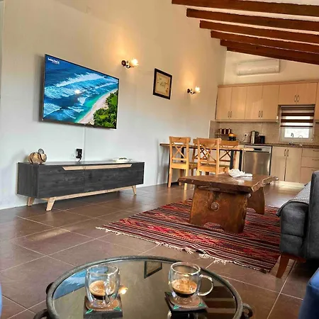 Holiday home Karaincirevleri Muestakil Tas Ev Emecik